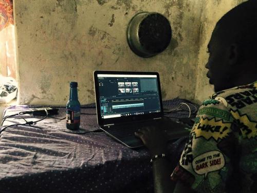 坦尚尼亞04/在Bagamoyo擔任電影剪輯的Ami Popeye