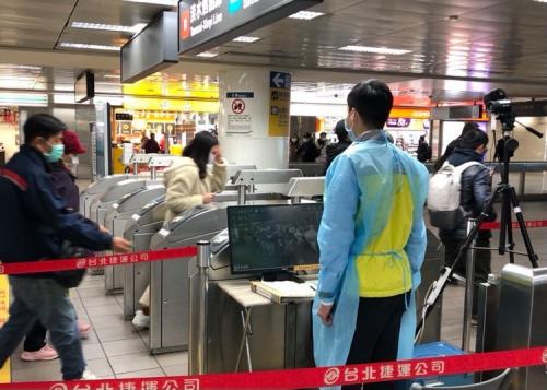 台北捷運入口紅外線體溫感測設施